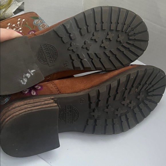 Brako flower embroidered brown zip up moto style boots size 41 women’s 10 - Picture 5 of 9